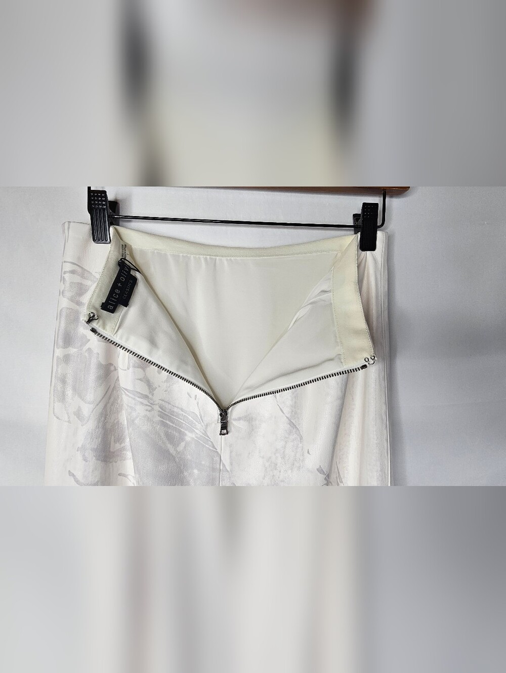 Alice + Olivia Women's Off white Maeve Vegan Midi Skirt Size 6 - Picture 8 of 14